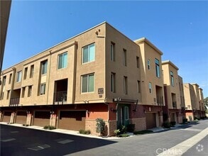 Building Photo - 422 W Rte 66
