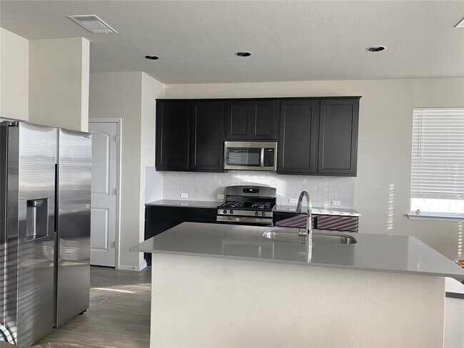 Building Photo - 211 Living Reef Dr