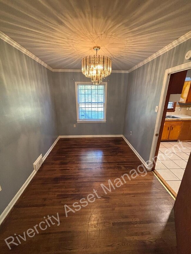Foto del edificio - Charming 3-Bedroom Home with Fenced Yard & Original Hardwood Floors – Frayser, Section 8 Welcomed!