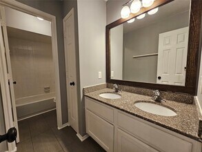 Building Photo - 15015 Dawnbrook Dr