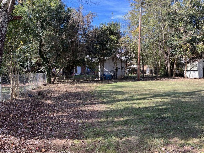 Foto del edificio - COMING SOON!!!  Spacious 2 Bed, 1 Bath Minutes from Uptown