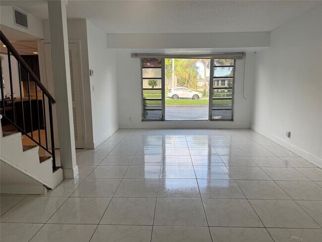 Foto del edificio - 8031 Lagos De Campo Blvd