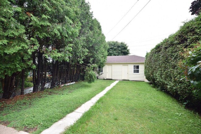 Foto del edificio - 610 N Wisconsin St