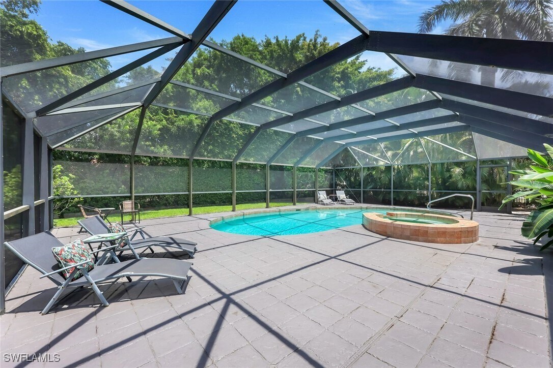 Foto principal - 725 Old Trail Dr