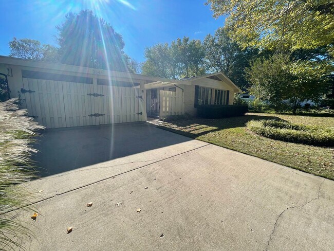 Foto del edificio - Beautiful 3 bedroom 2 bath home located in Southern Hills Subdivision