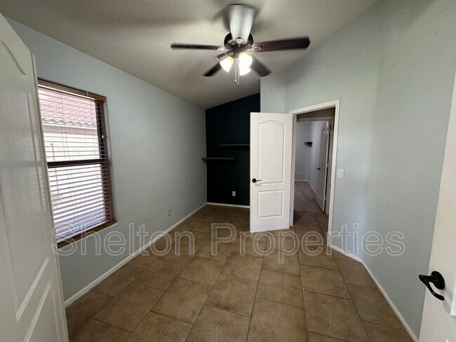 Foto del edificio - 15828 W Latham St