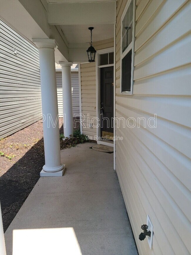 Foto del edificio - 1252 Providence Knoll Dr