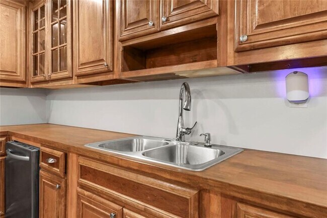 Foto del edificio - 460 Peyton Rd SW