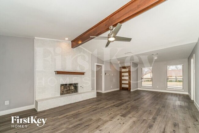 Foto del edificio - 2626 Fallcreek Dr