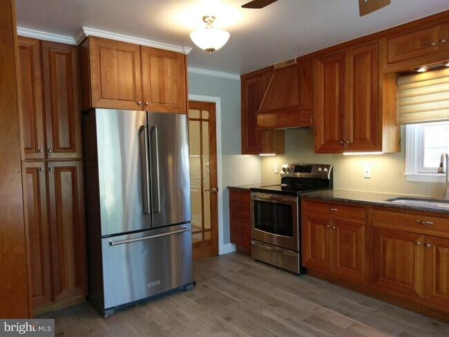 Building Photo - 100 Wooden Carriage Dr