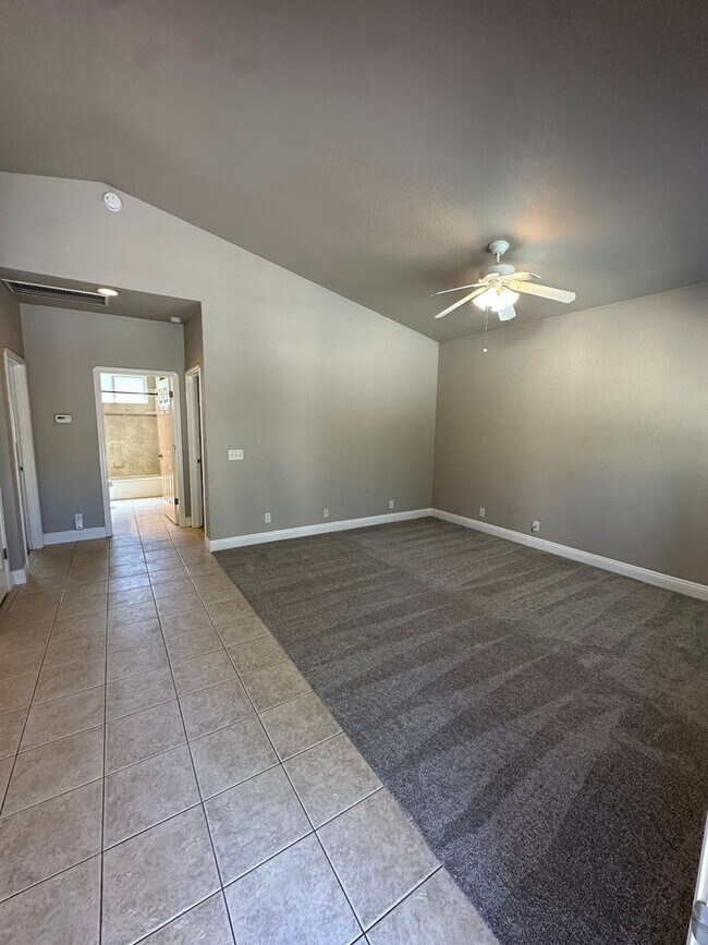 Building Photo - Charming 2 bed 1 bath home with modern ame...