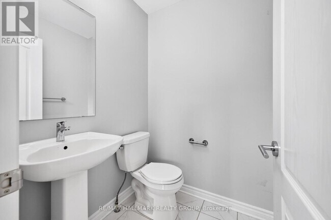 Building Photo - 547 Muskari St
