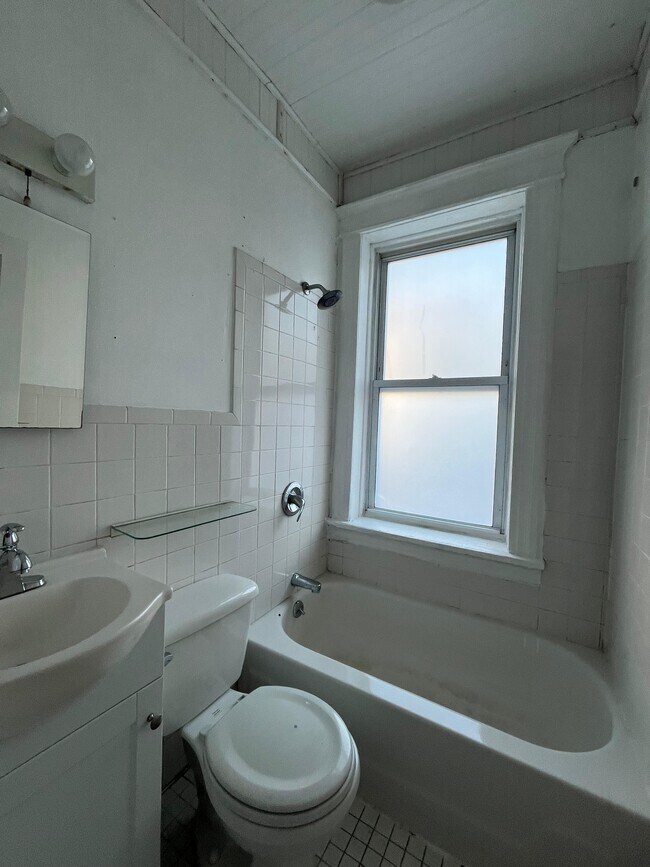 Foto del edificio - 487 Kennedy Blvd