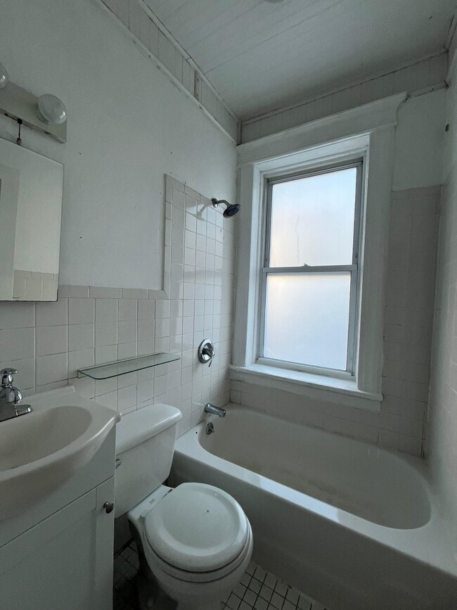 Building Photo - 487 Kennedy Blvd