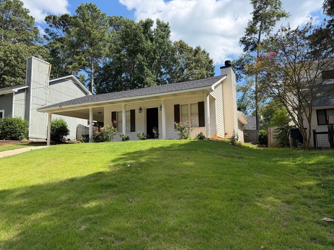 Super Cute One Level Home in Shelton Park - Super Cute One Level Home in Shelton Park
