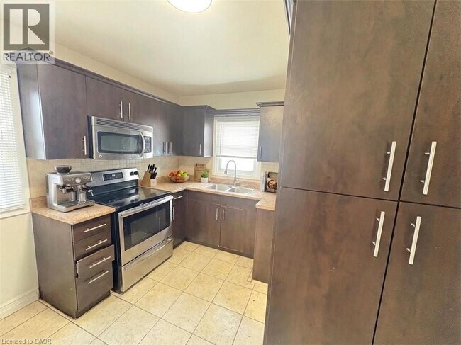 Building Photo - 66 Grenadier Dr