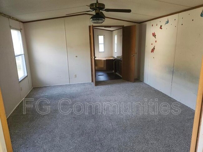 Foto del edificio - 1124 N Bryan Rd