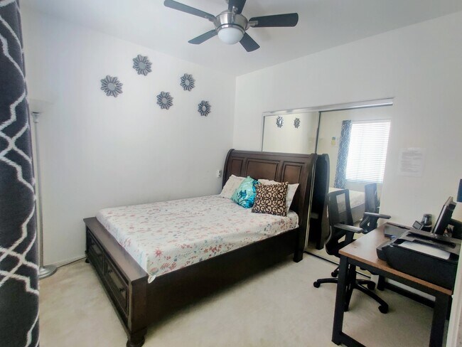 Building Photo - 10864 Ivy Hill Dr