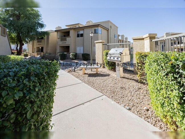 Foto del edificio - 1880 E Morten Ave