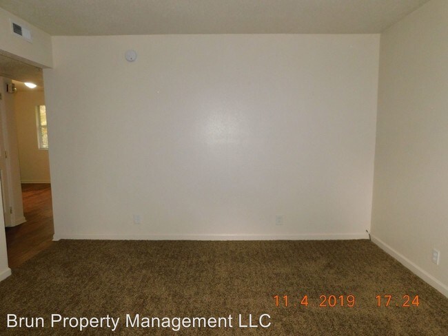 Building Photo - 450 E Red Bud Rd