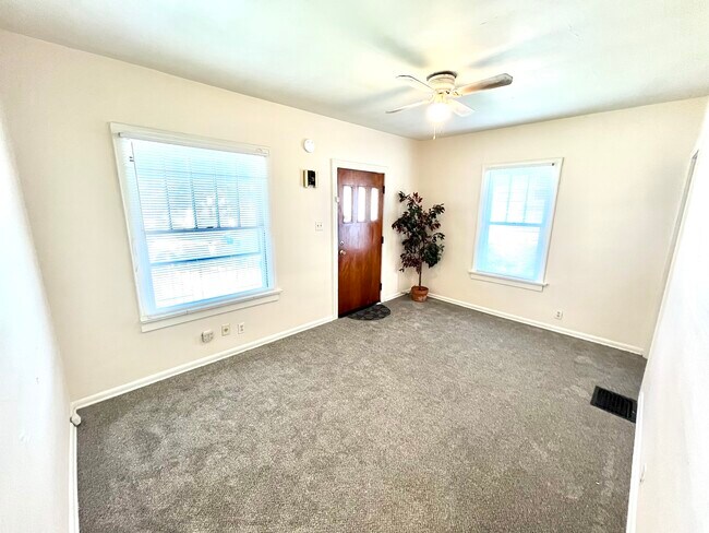 Foto del edificio - 220 Notre Dame Ave