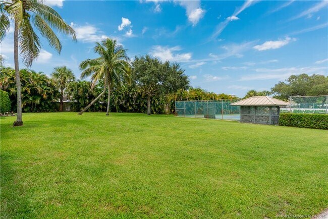 Foto del edificio - 3901 SE St Lucie Blvd