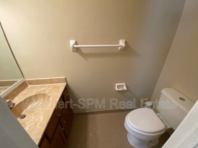 Photo - 2245 Easton Dr House