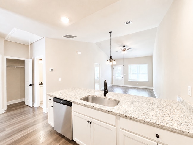 Building Photo - Charming 2 Bed / 2 Bath Home in Cornelia