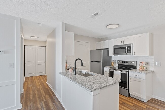 Building Photo - Bridgewater Crossing