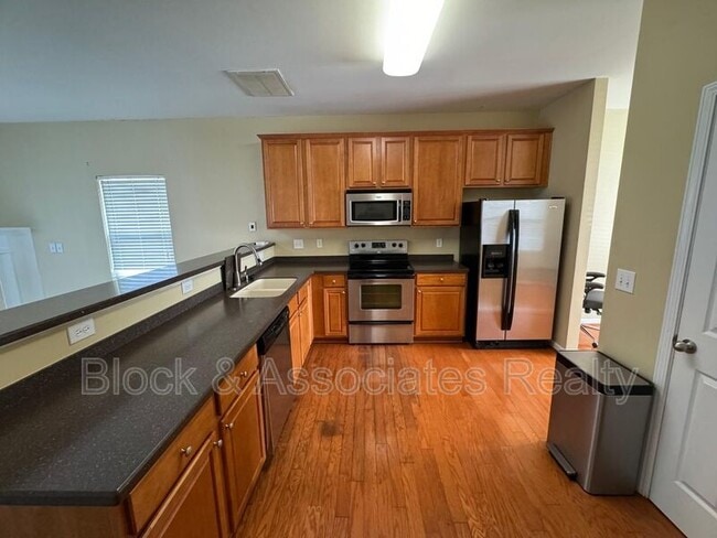 Building Photo - 1725 TW Alexander Dr