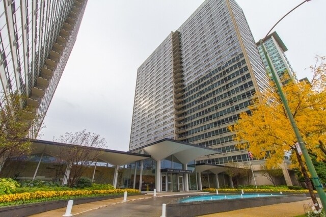 Building Photo - 3550 N Lake Shore Dr