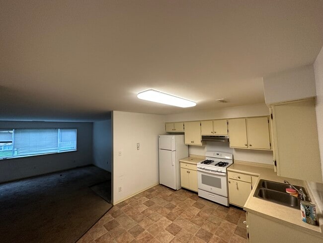 Building Photo - 9613 Farmer Dr
