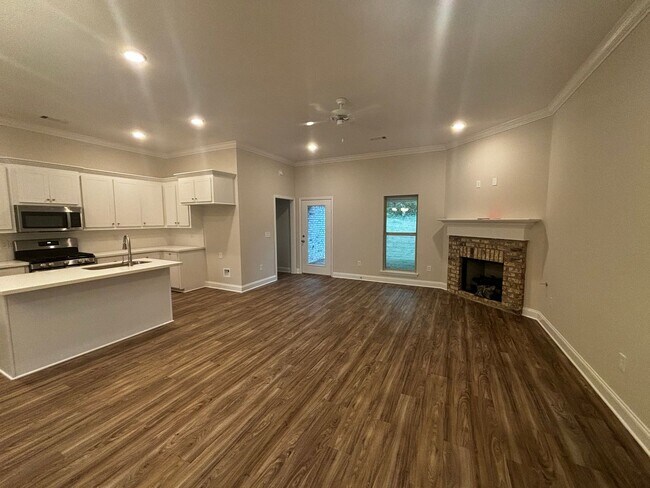 Foto del edificio - 716 Tower Rdg Cv