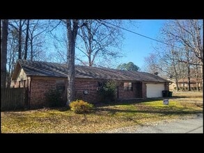 Building Photo - 400 Maxine Ave