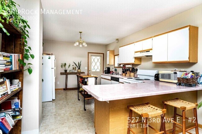 Foto del edificio - 527 N 3rd Ave E