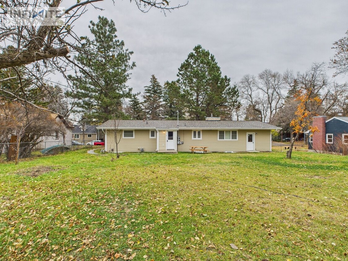 Primary Photo - Spacious 4-Bedroom Apartment Just 4 Blocks...