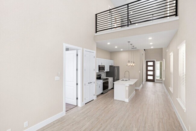 Foto del edificio - Gorgeous Luxury Townhome