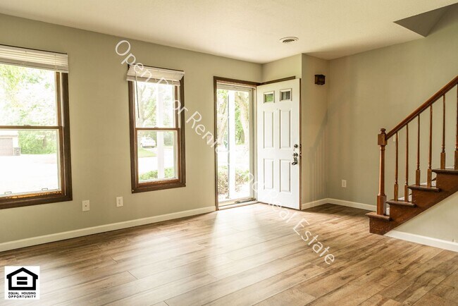 Foto del edificio - Fort Wayne Rising 5018/5020 Vermont Lane