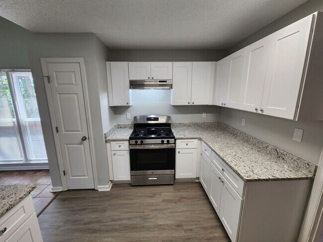 Building Photo - 1260 Green Oak Cir NW
