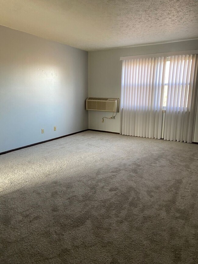 Building Photo - Discover Your Dream Home: 3855 Timberview ...