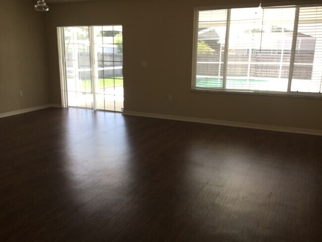 Building Photo - 10605 Juliano Dr