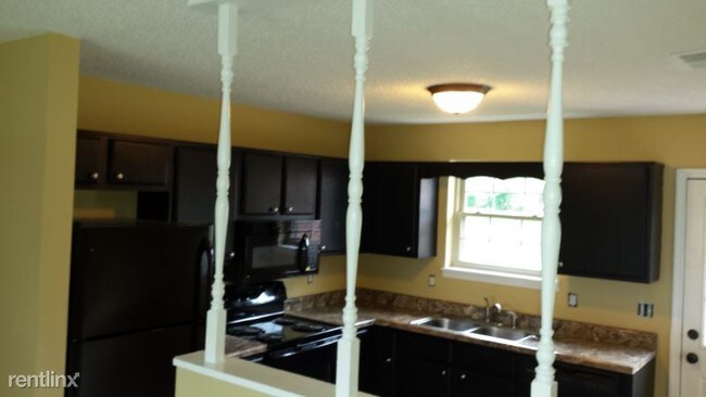 Building Photo - 2 br, 1 bath Apartment - 222 Walnut Crest Dr
