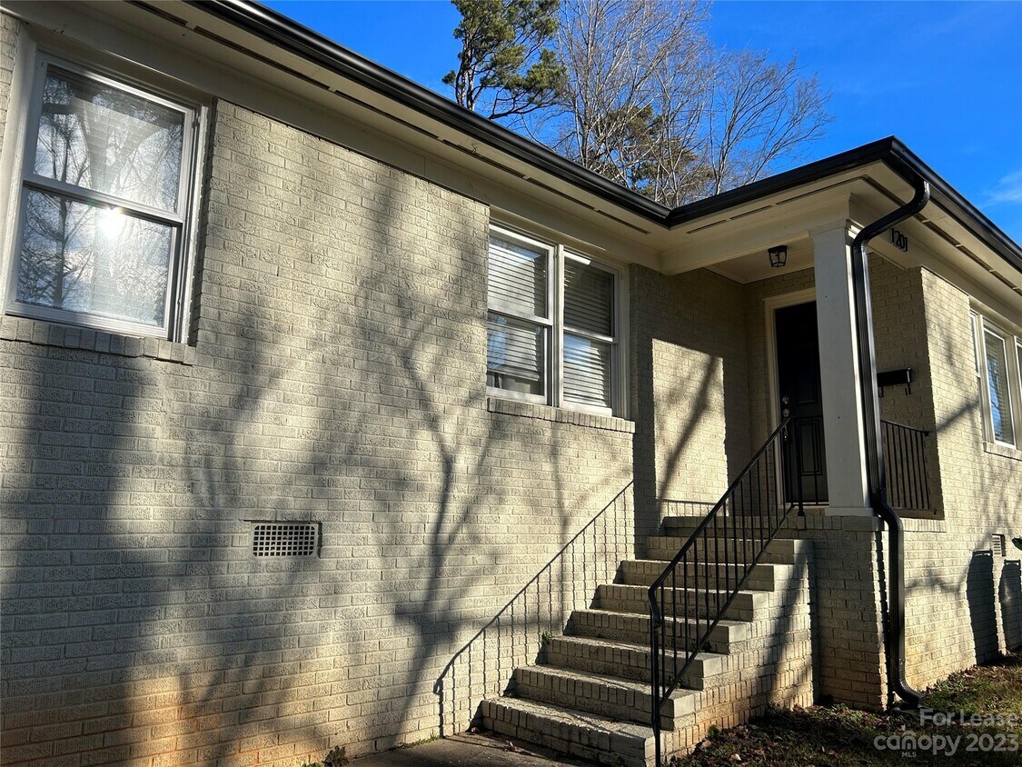 Primary Photo - 1201 Goodwin Ave