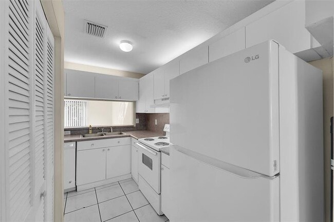 Building Photo - 9088 NW 40th St