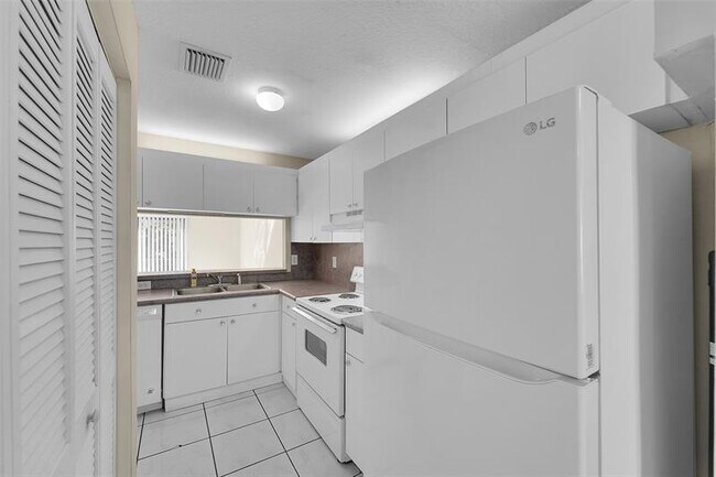 Foto del edificio - 9088 NW 40th St