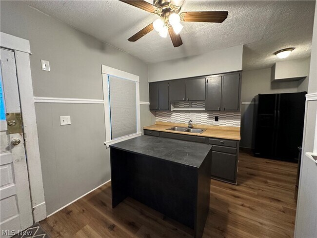 Foto del edificio - 4408 Alpha Ave