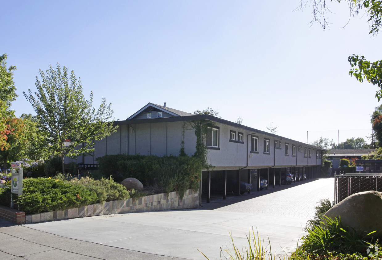 Building Photo - Ponderosa Apartments