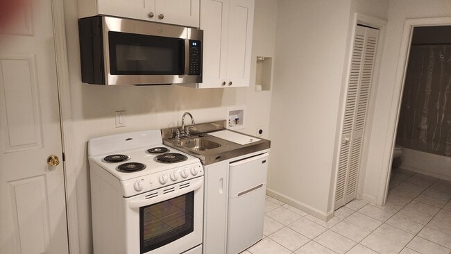 Building Photo - 2111 Adams Dr NW