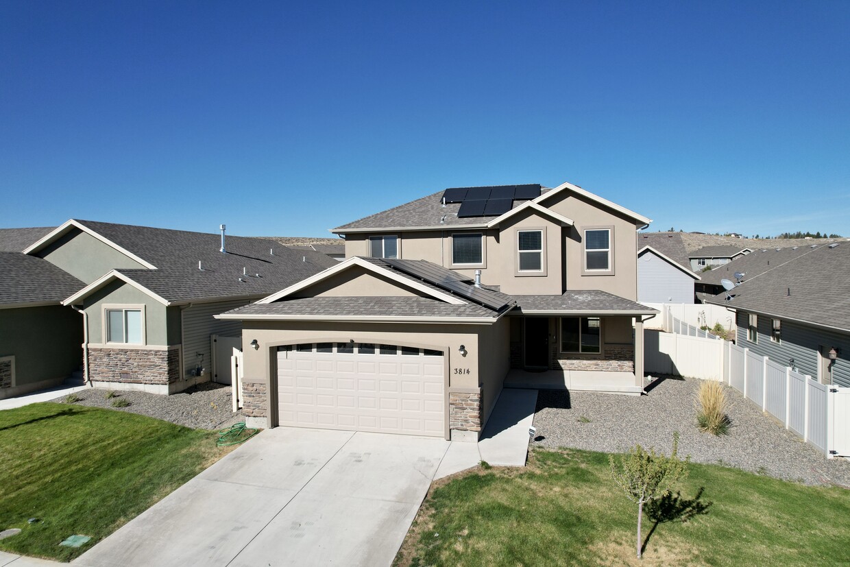 Front View with Solar Panels - 3814 Autumn Colors Dr