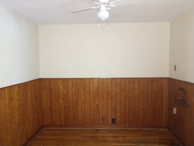 Building Photo - 4437 Ridgeview Ave